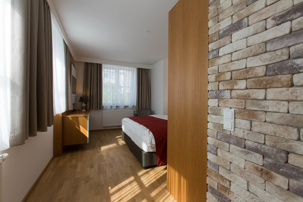 Hotel Am Schrannenplatz เมมมิงเงน ภายนอก รูปภาพ