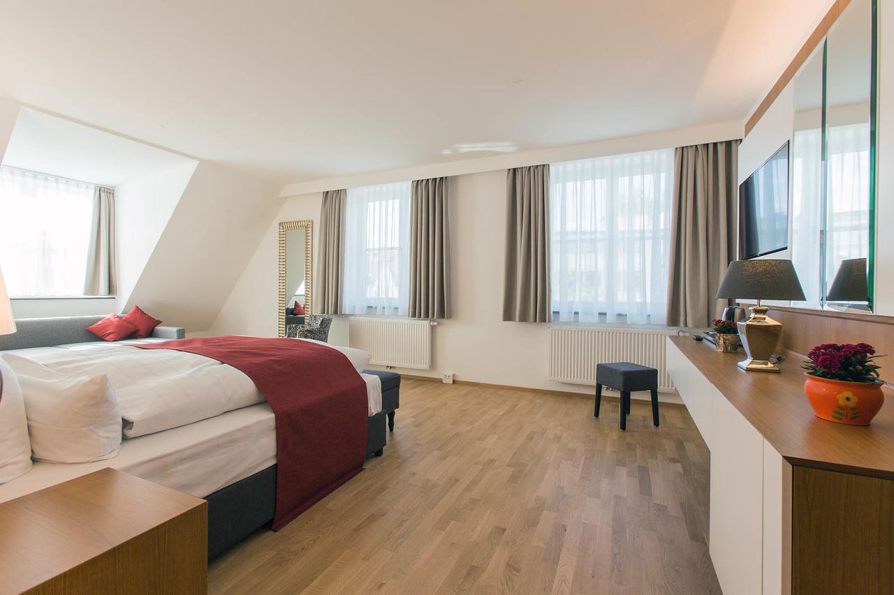 Hotel Am Schrannenplatz เมมมิงเงน ภายนอก รูปภาพ