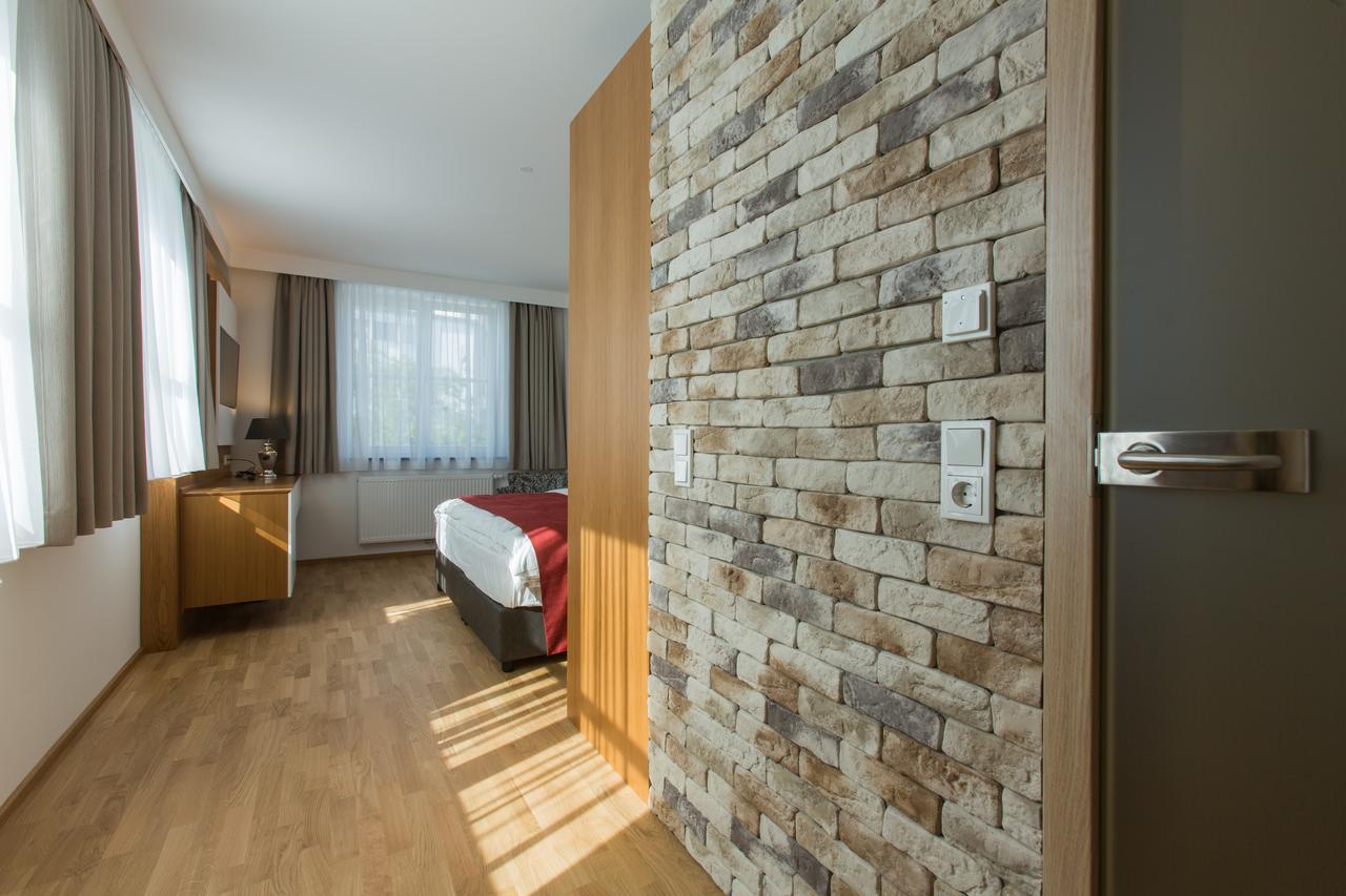 Hotel Am Schrannenplatz เมมมิงเงน ภายนอก รูปภาพ