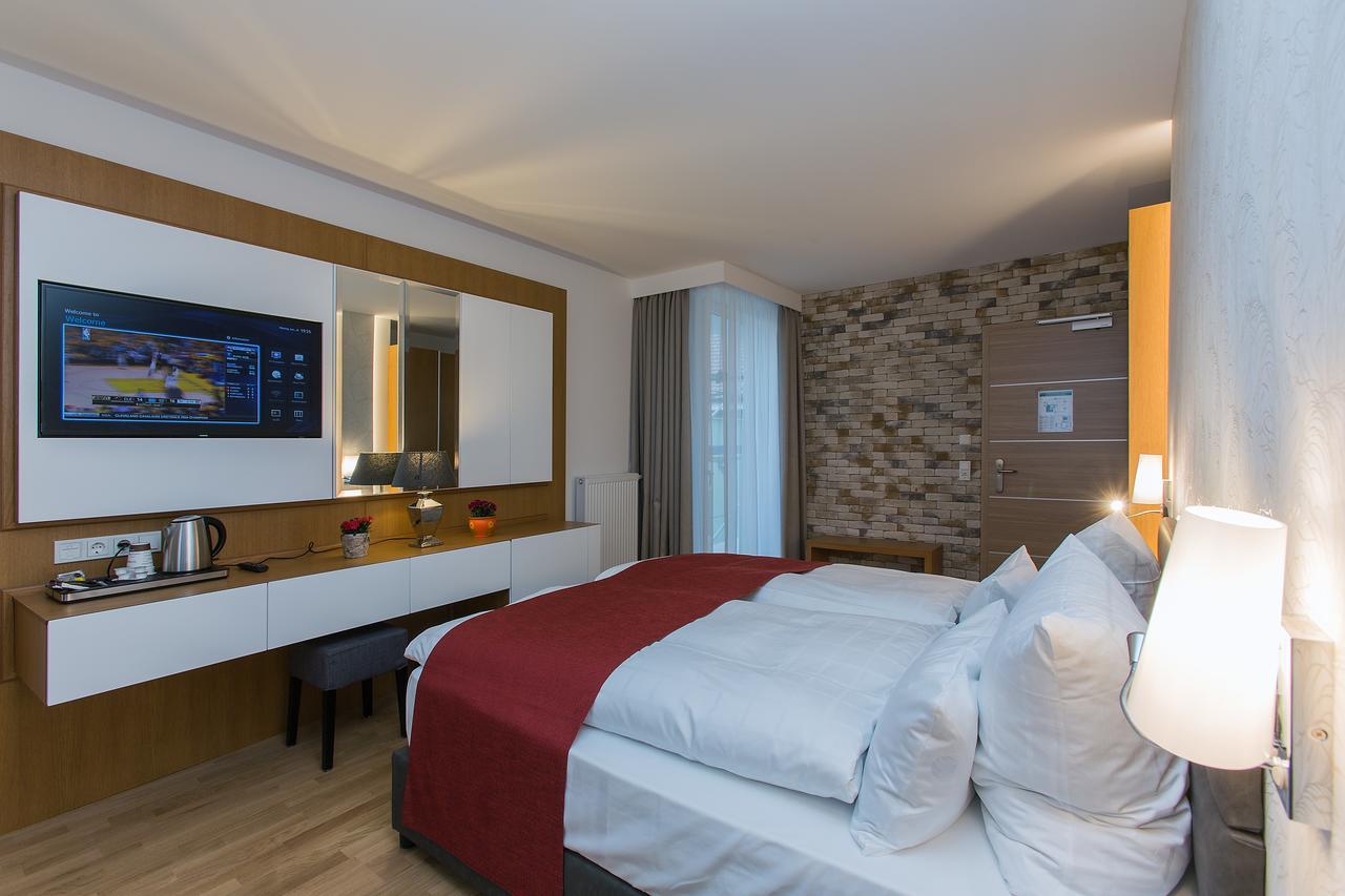 Hotel Am Schrannenplatz เมมมิงเงน ภายนอก รูปภาพ