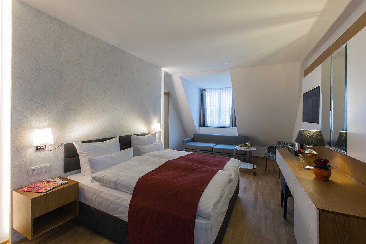 Hotel Am Schrannenplatz เมมมิงเงน ภายนอก รูปภาพ